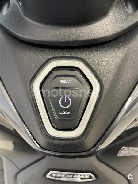 Yamaha TMAX 560 – Vista 3