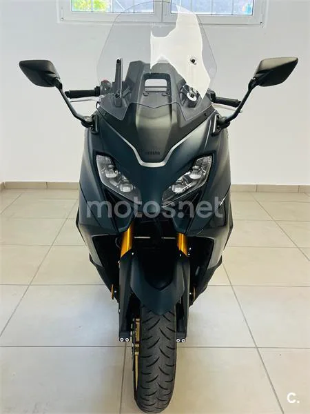 Yamaha TMAX 560 – Vista 8
