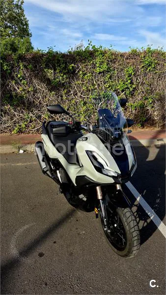 Honda ADV 350 – Vista 2