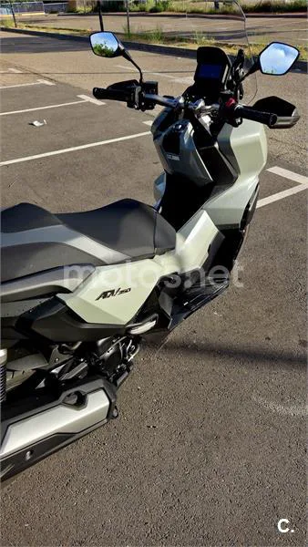 Honda ADV 350 – Vista 3