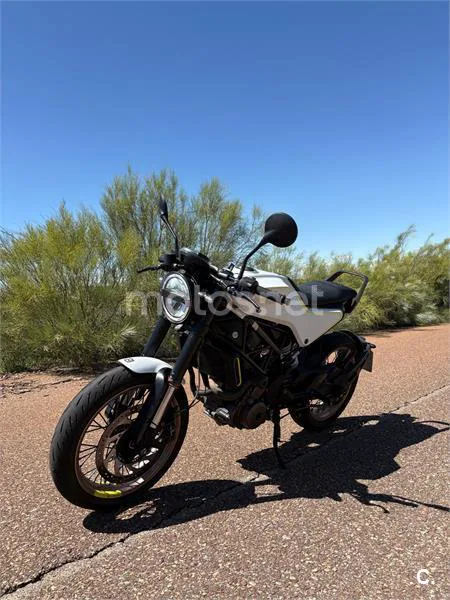 Husqvarna Vitpilen 401 – Vista 11