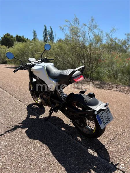 Husqvarna Vitpilen 401 – Vista 14