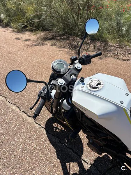 Husqvarna Vitpilen 401 – Vista 15