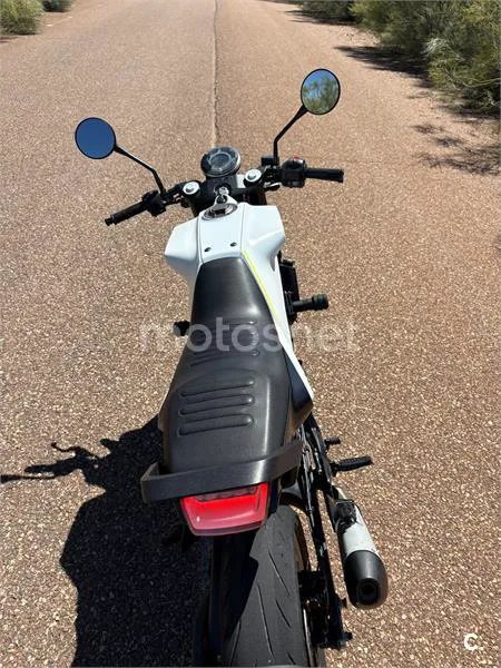 Husqvarna Vitpilen 401 – Vista 16