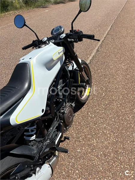 Husqvarna Vitpilen 401 – Vista 18