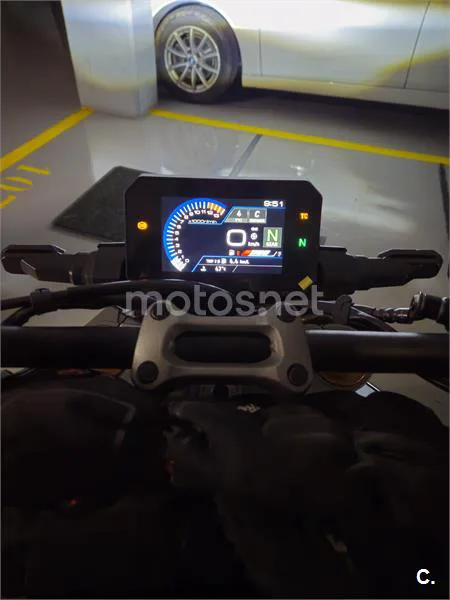 Suzuki GSX-S – Vista 2