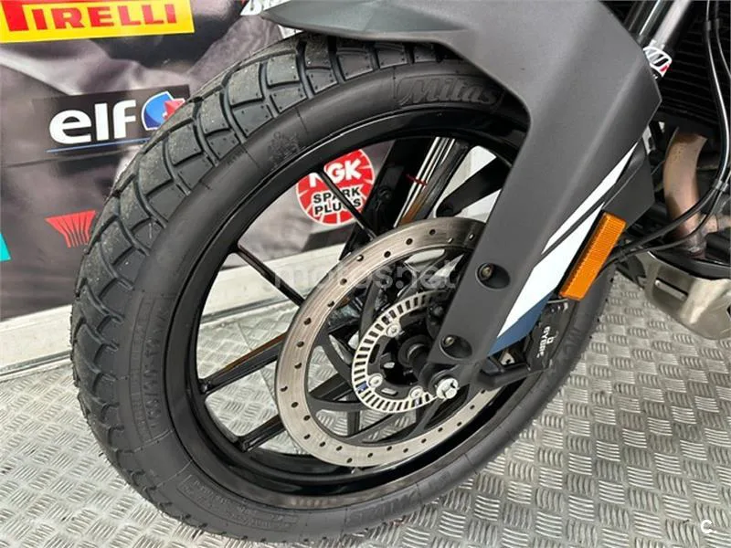 KTM 390 – Vista 22
