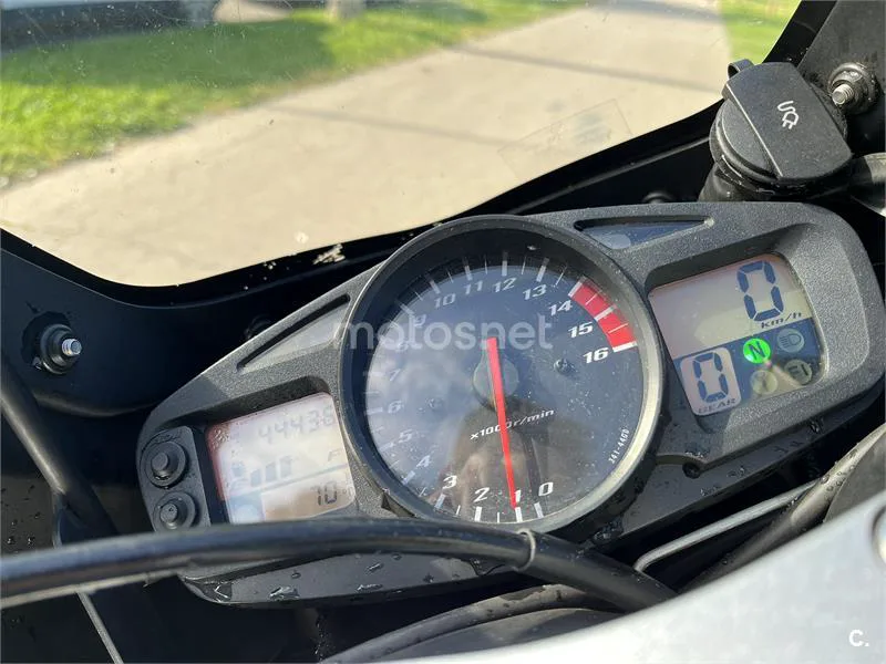 Suzuki GSR 600 – Vista 3