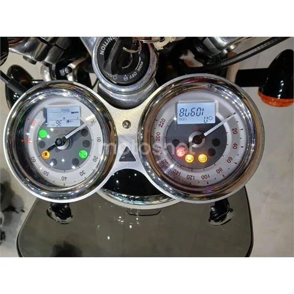 Triumph Thruxton – Vista 6
