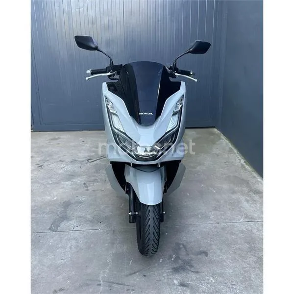 Honda PCX 125 – Vista 4