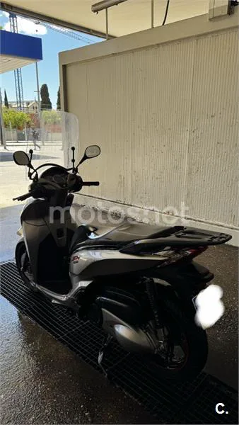 Honda SH 300i – Vista 3