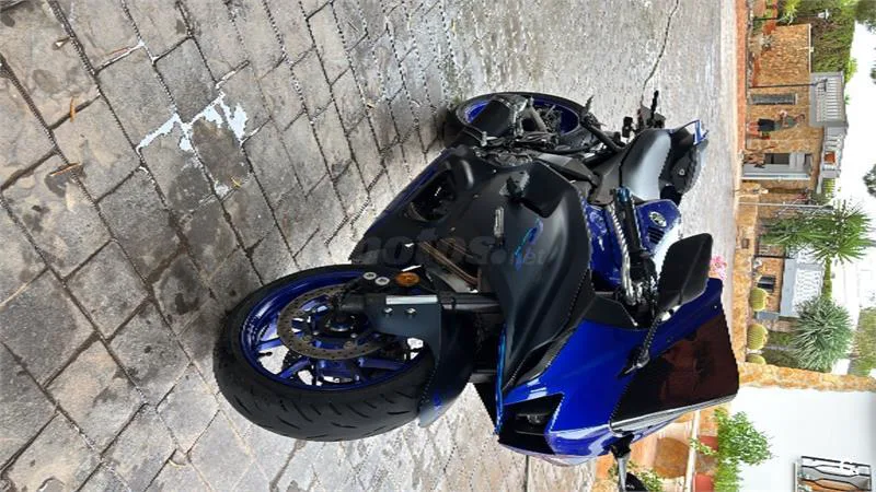 Yamaha R7 – Vista 4
