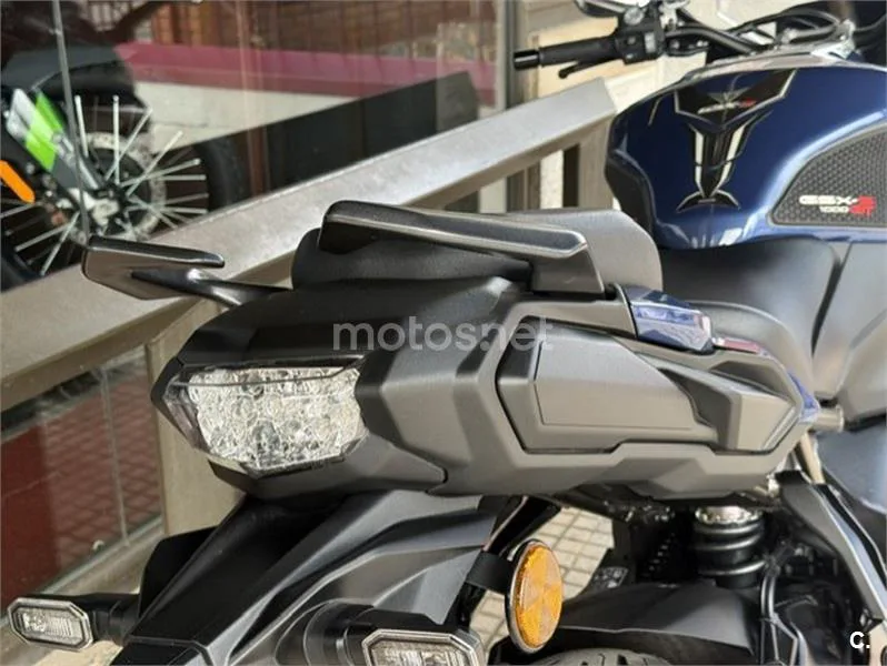 Suzuki GSX-S – Vista 4