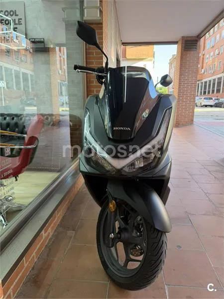 Honda PCX 125 – Vista 3