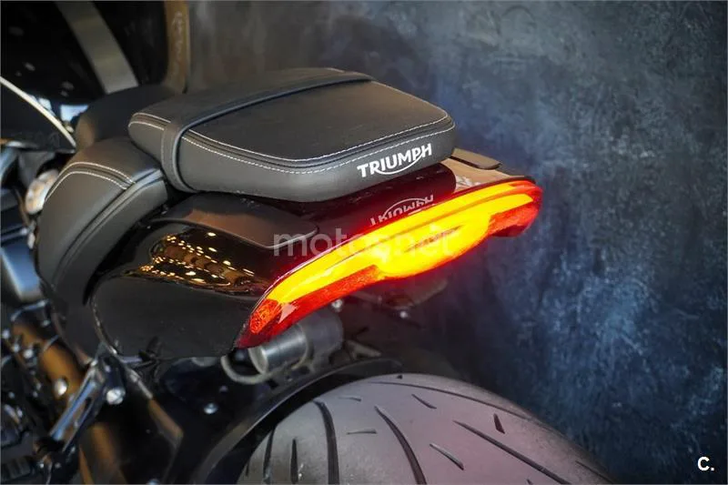 Triumph Rocket 3 – Vista 15