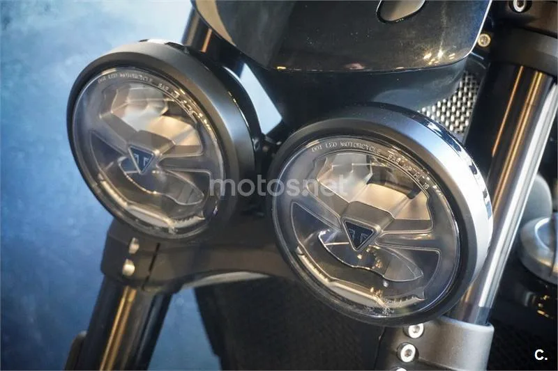 Triumph Rocket 3 – Vista 16