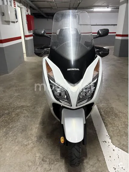 Honda NSS 300 Forza – Vista 3