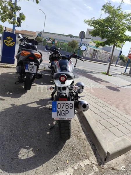Yamaha XSR 125 – Vista 3