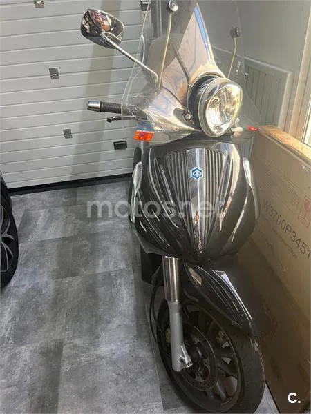 Piaggio Beverly 400 – Vista 4