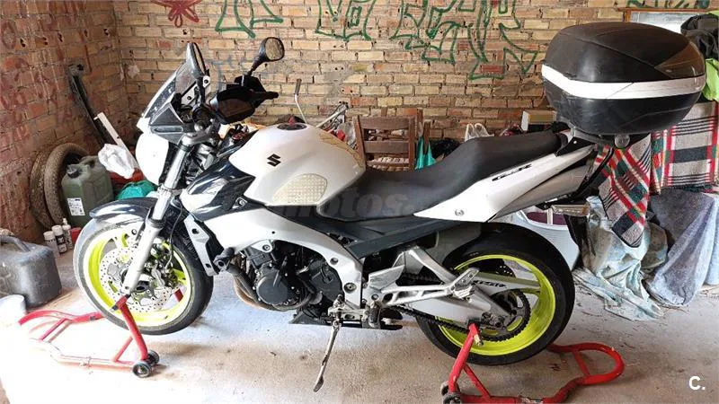 Suzuki GSR 600 – Vista 4