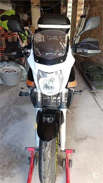 Suzuki GSR 600 – Vista 5