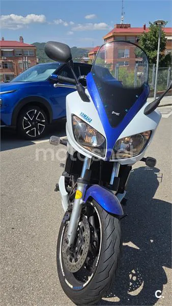 Yamaha FZS 600 Fazer – Vista 6