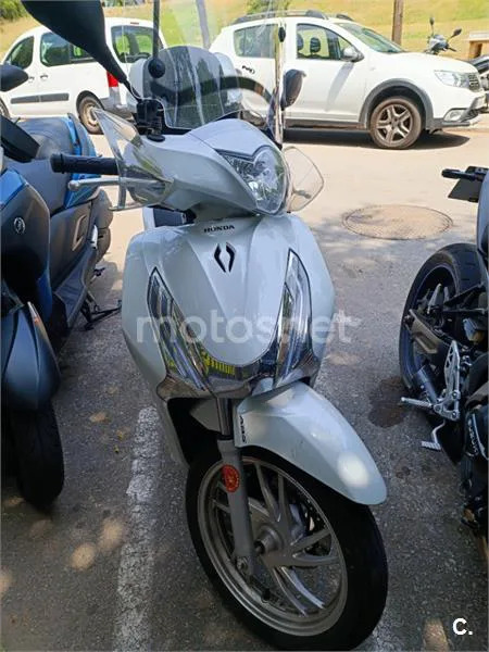 Honda SH125i – Vista 3