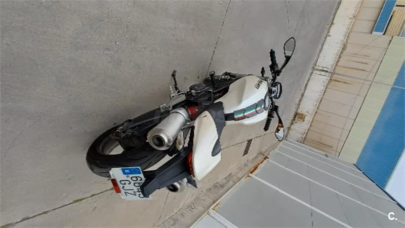 Ducati Monster 696 – Vista 3