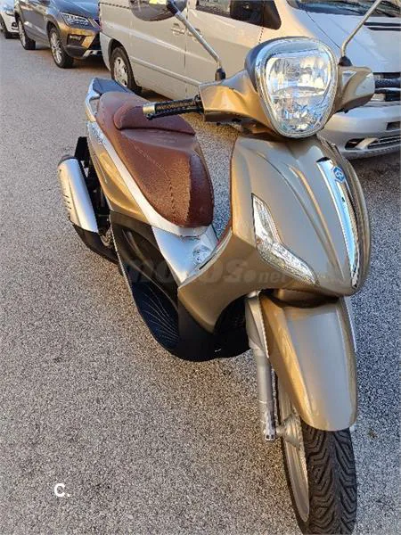 Piaggio Beverly 300 – Vista 2
