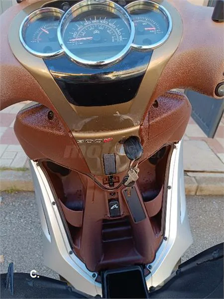 Piaggio Beverly 300 – Vista 9