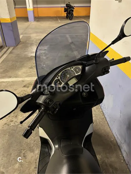 Yamaha XMAX 250 - Vista 3