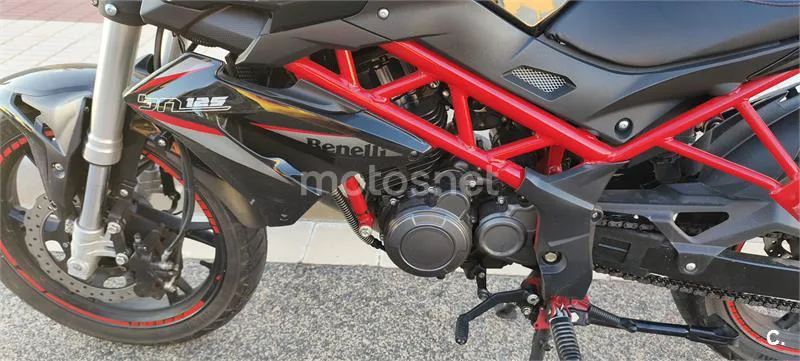 Benelli BN 125 – Vista 8