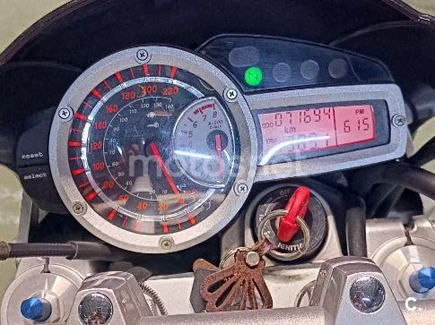 Yamaha BT1100 Bulldog - Vista 7