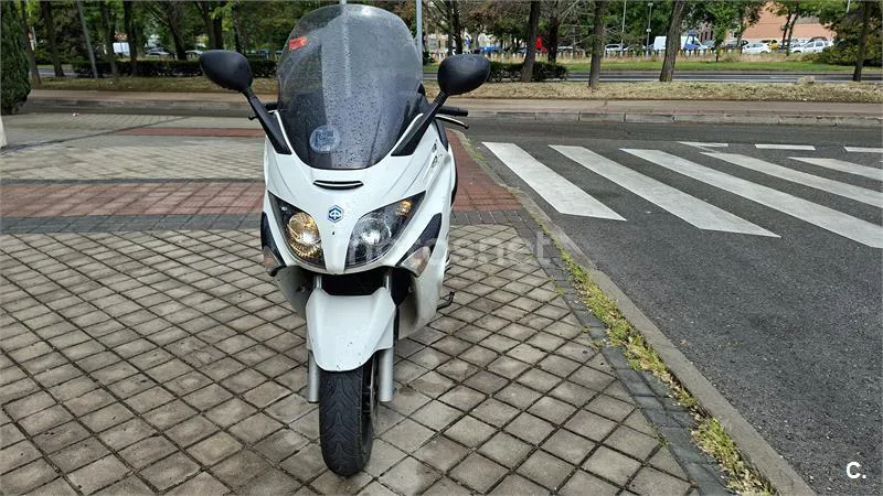 Piaggio X10 125 ie Executive – Vista 2