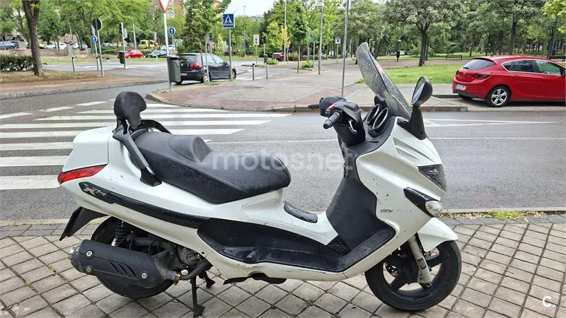 Piaggio X10 125 ie Executive – Vista 3
