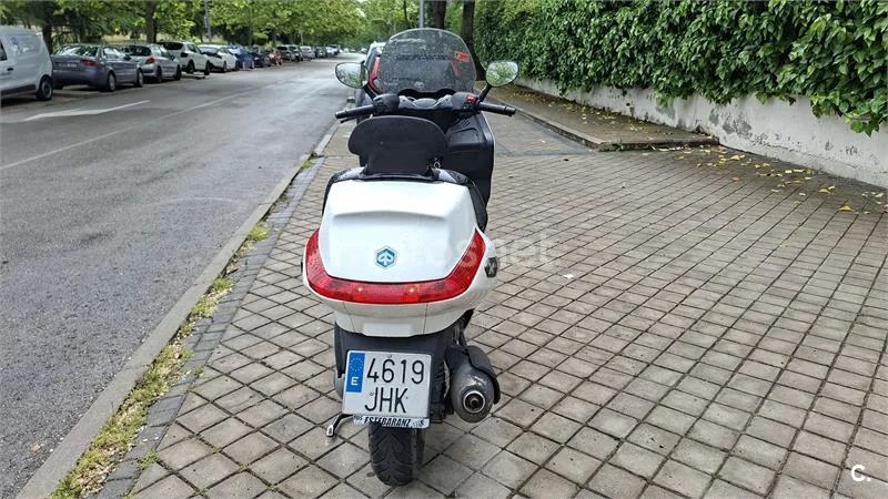 Piaggio X10 125 ie Executive – Vista 5