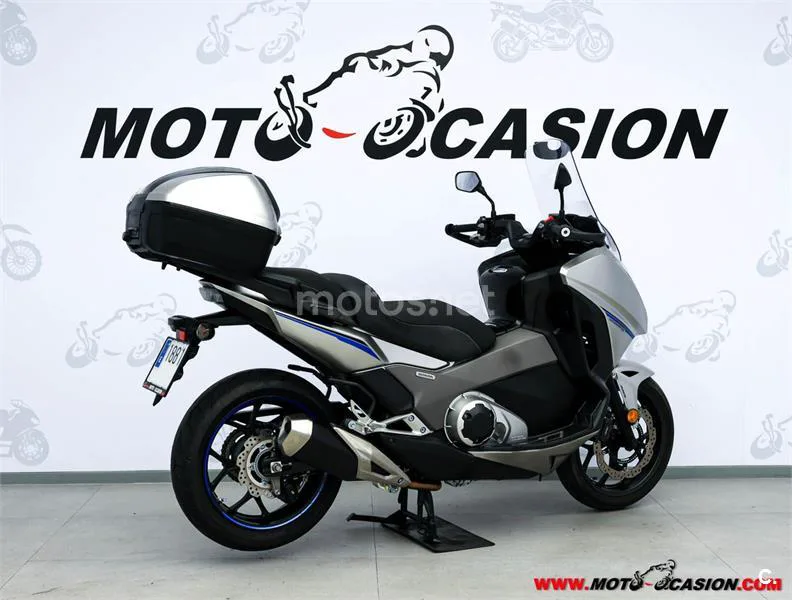 Honda Integra 750 S – Vista 3