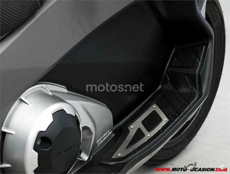 Honda Integra 750 S – Vista 5
