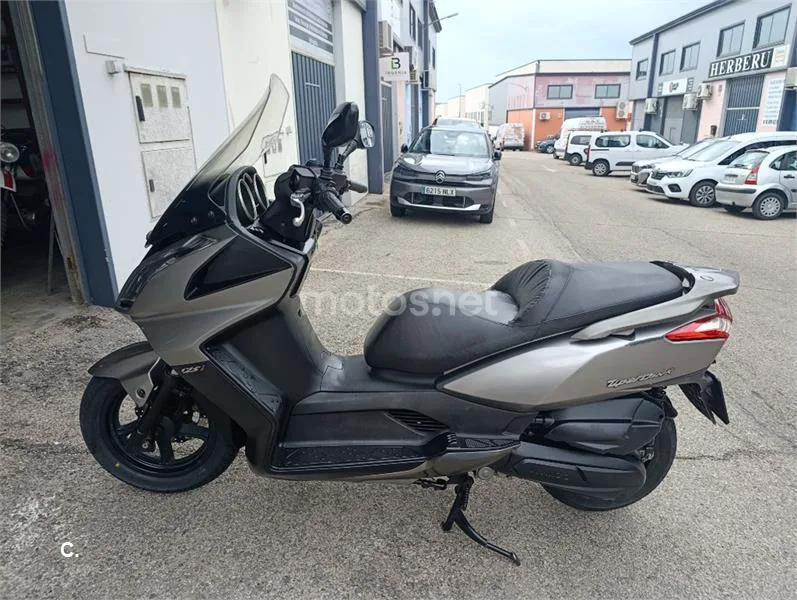 Kymco Super Dink 125 – Vista 3