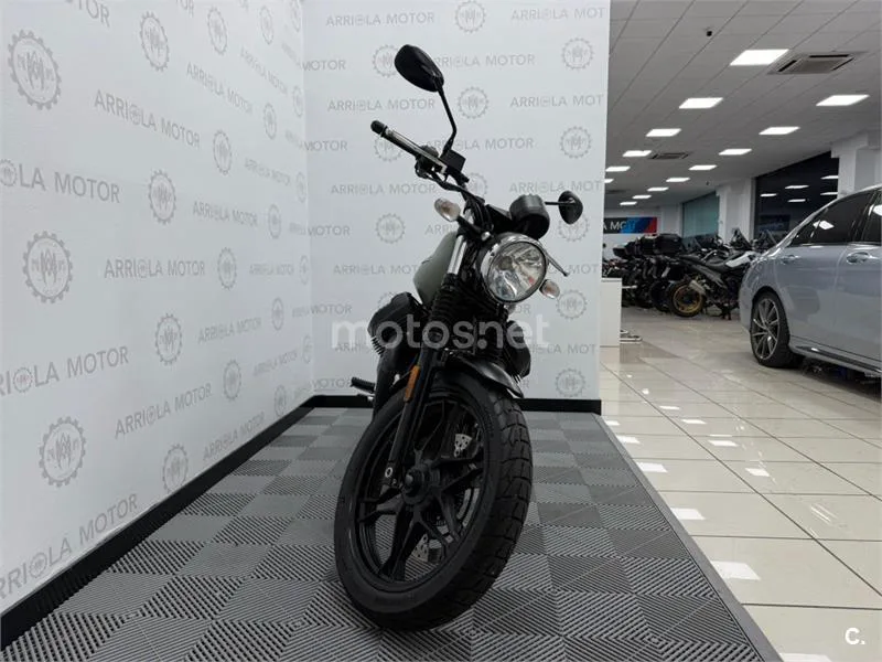 Moto Guzzi V7 III – Vista 4