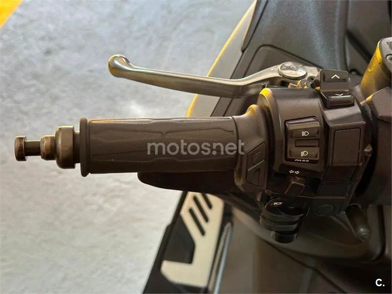 Yamaha TMAX 560 – Vista 11