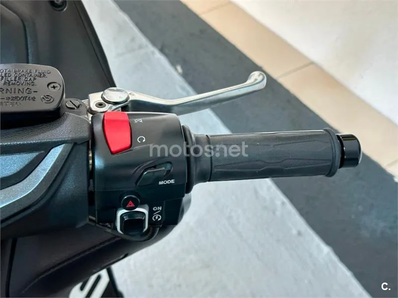 Yamaha TMAX 560 – Vista 12