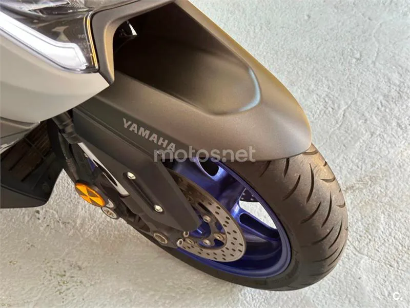 Yamaha TMAX 560 – Vista 15