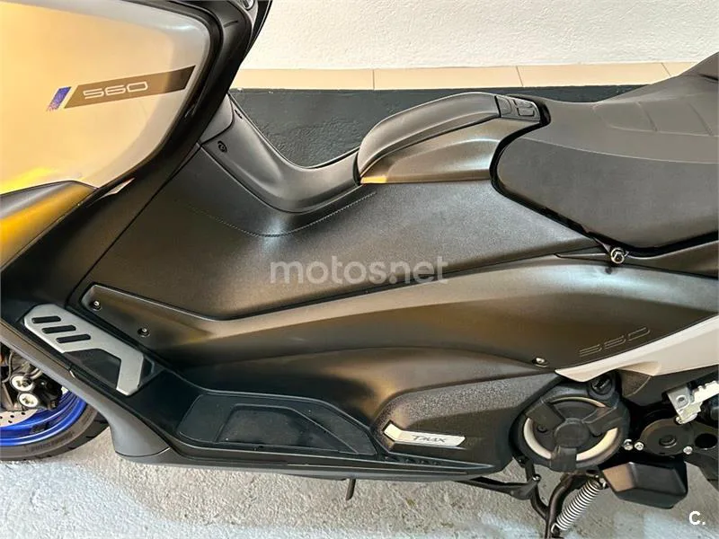 Yamaha TMAX 560 – Vista 17