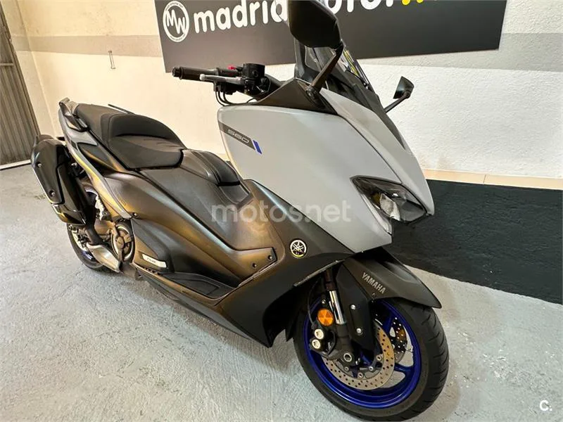 Yamaha TMAX 560 – Vista 3