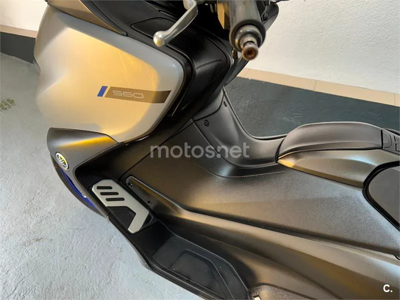 Yamaha TMAX 560 – Vista 23