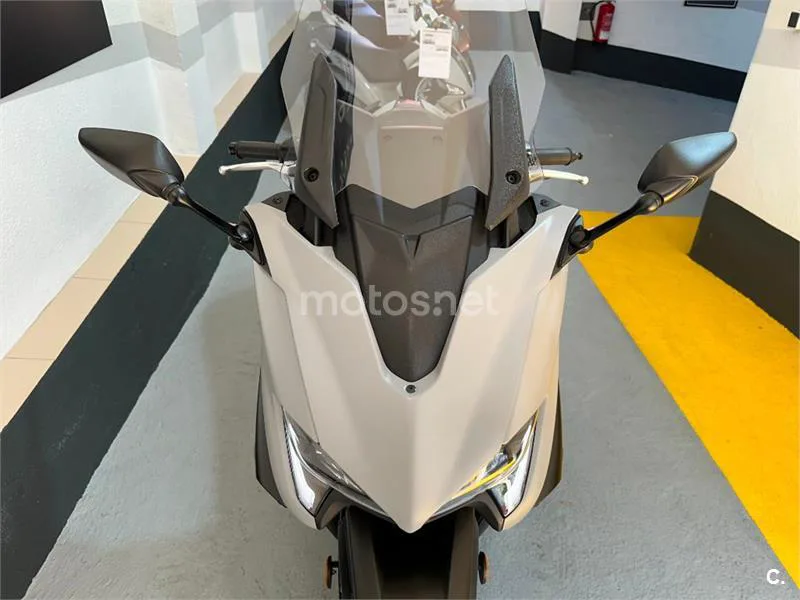 Yamaha TMAX 560 – Vista 25