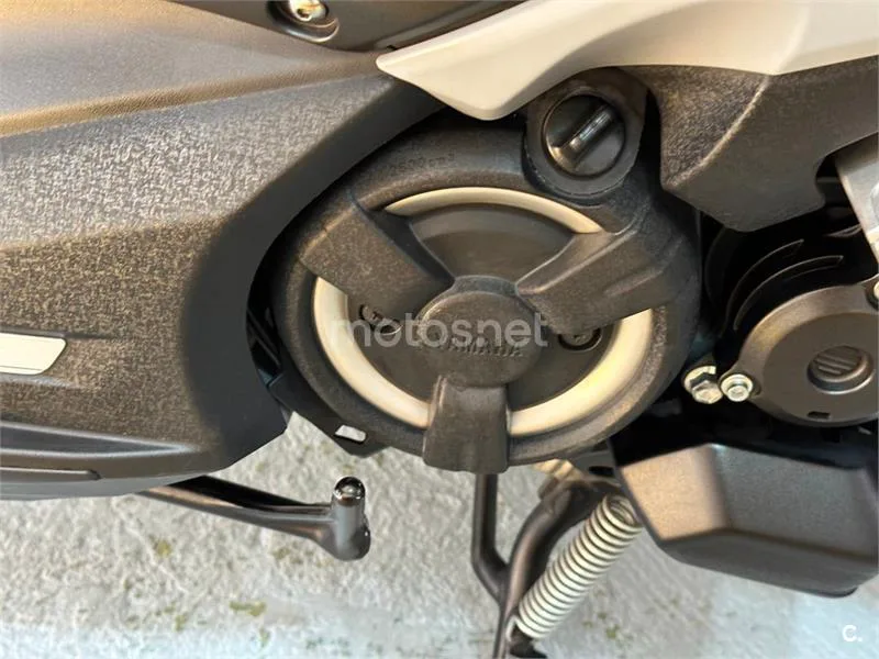 Yamaha TMAX 560 – Vista 32