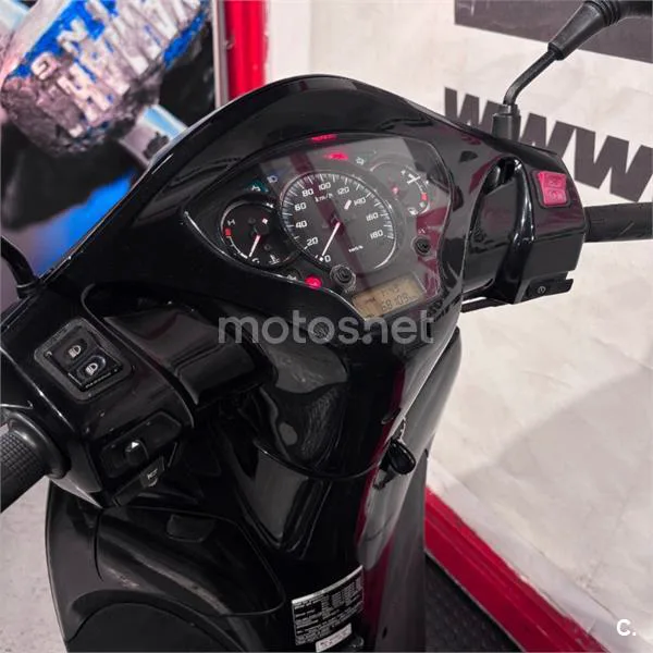 Honda SH 300i – Vista 12