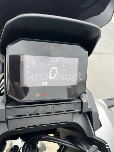 Honda ADV 350 – Vista 11